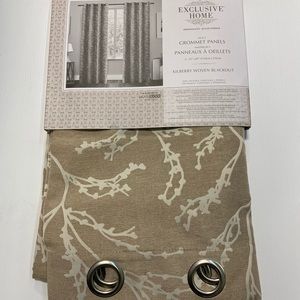 Curtains set of 2